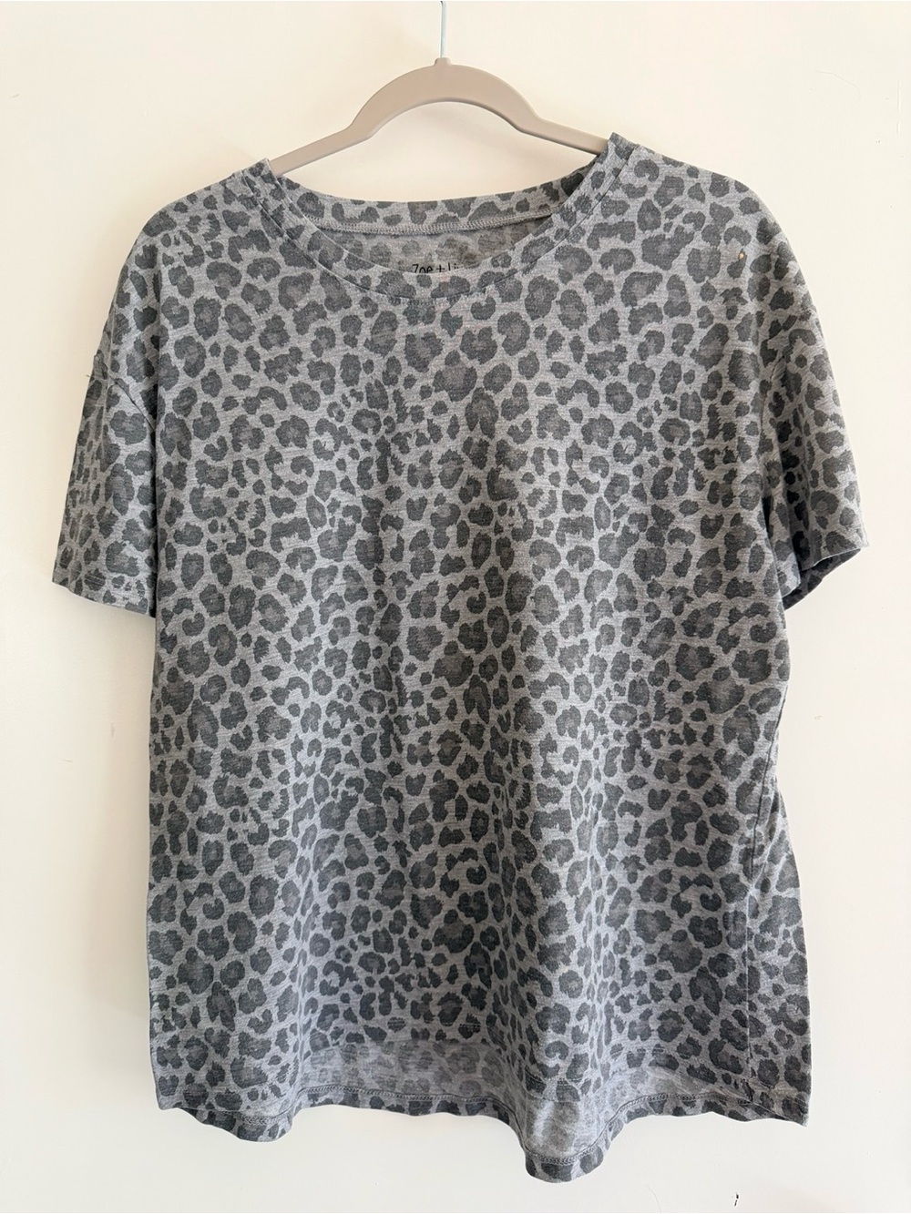 Zoe + Liv Grey Leopard Print Tee XL